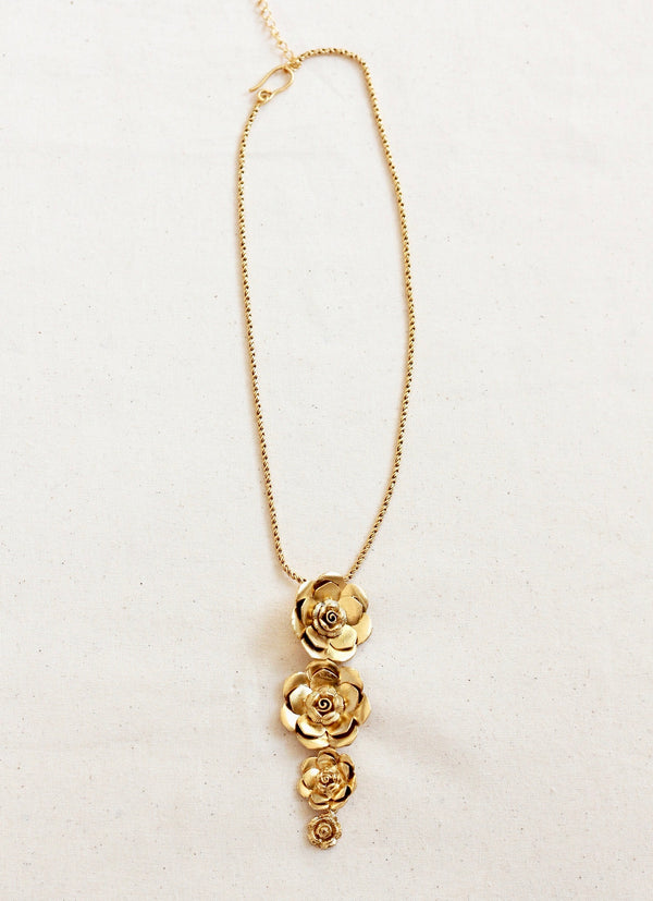 BED OF ROSES NECKLACE