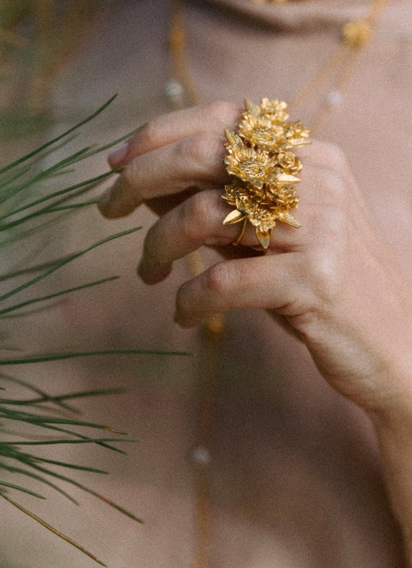 BED OF ROSES RING