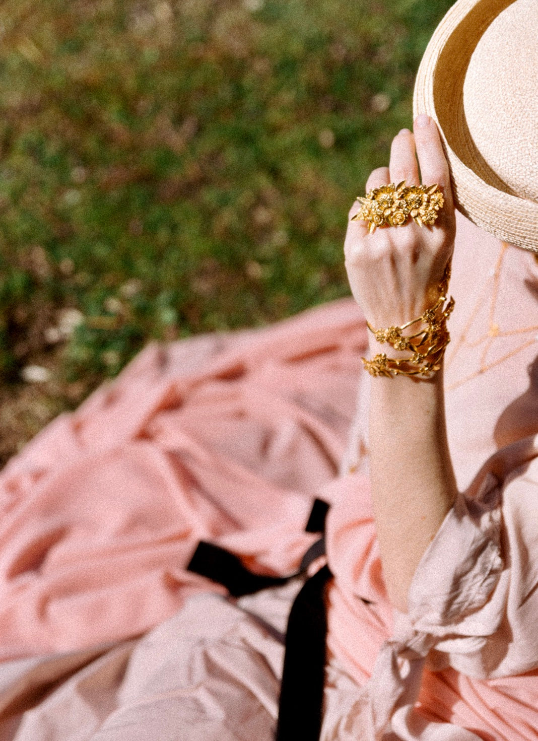 DAISY BROOCH