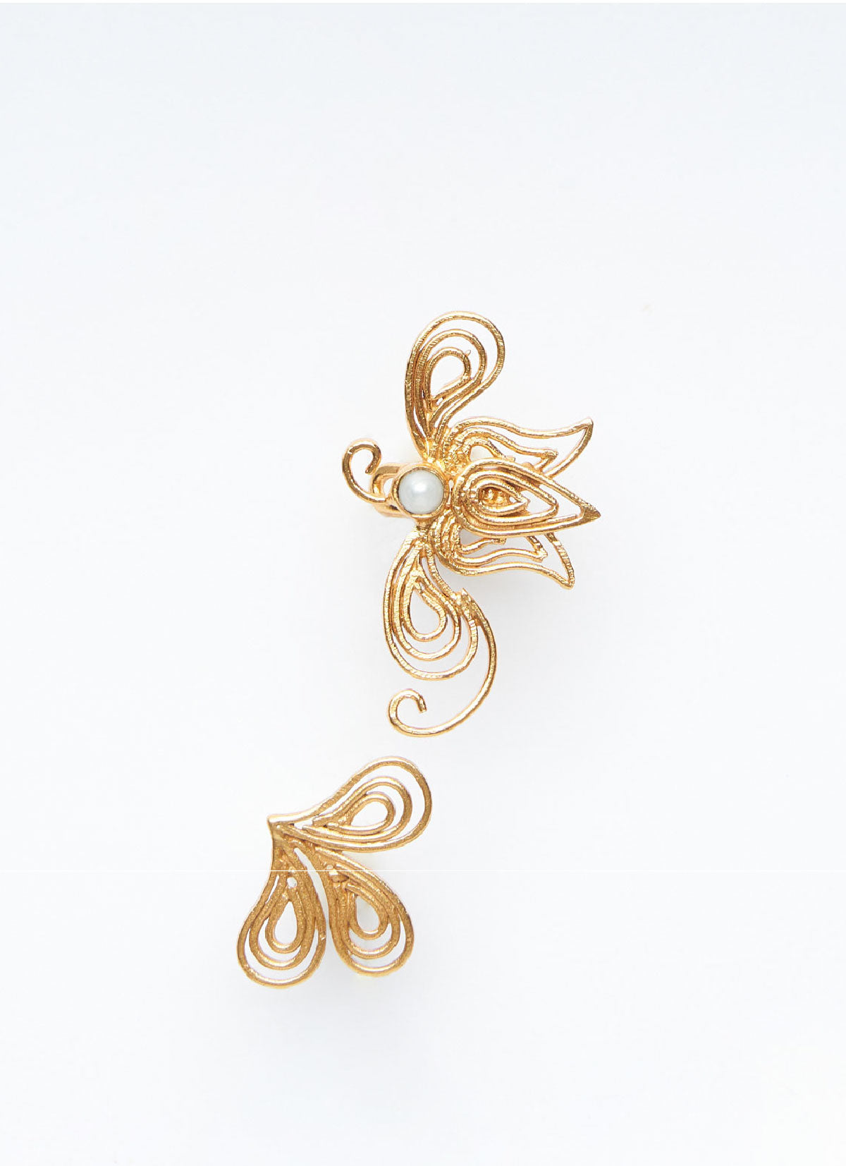 Ear Cuff Charlotte Bronte Pearl
