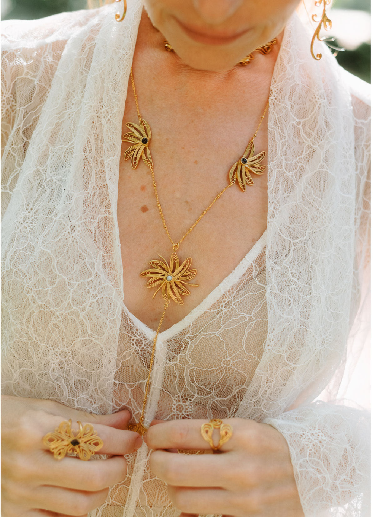 Long Collar Nellie Bly