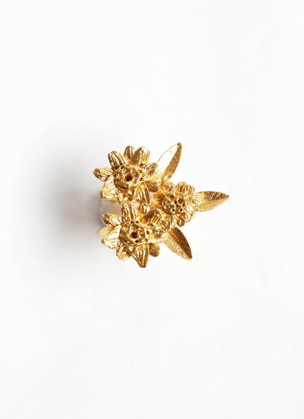 DAISY BROOCH