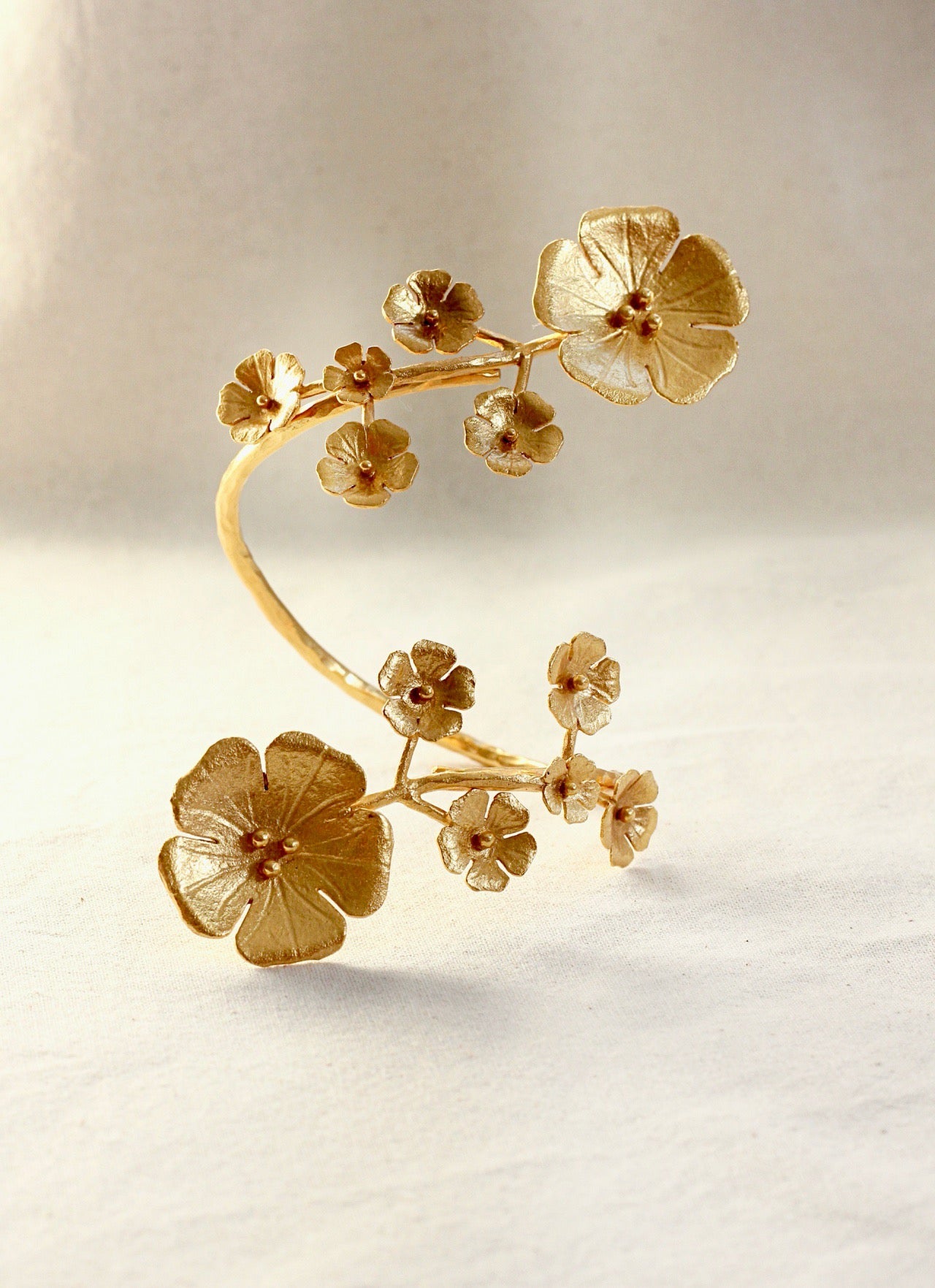 SAKURA HAND GLOVE BRACELET